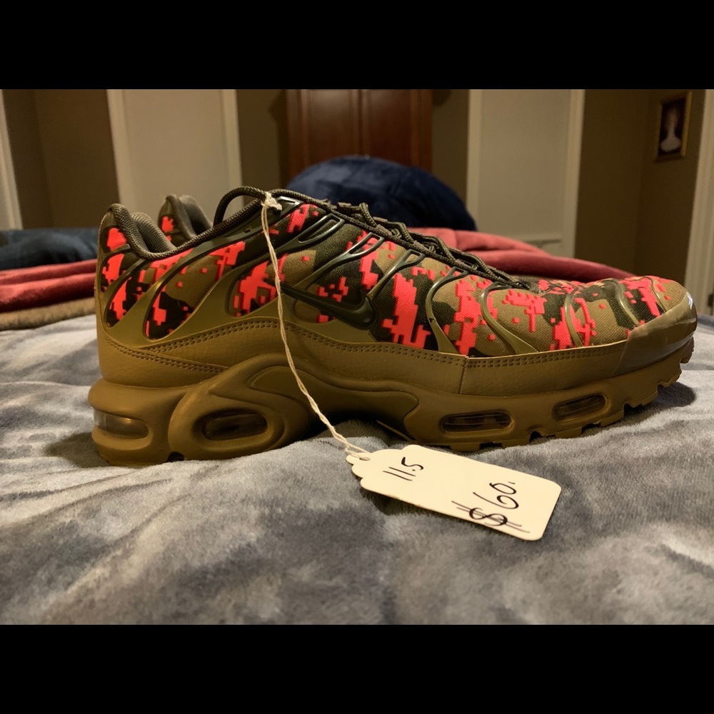 Men’s air max camo Nike tennis shoes